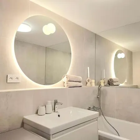 Eurovea Tower - Unikát Na Dunaji Apartamento *