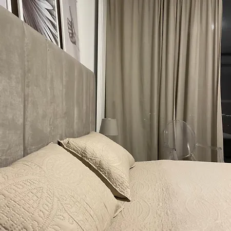 Eurovea Tower - Unikát Na Dunaji Apartamento *