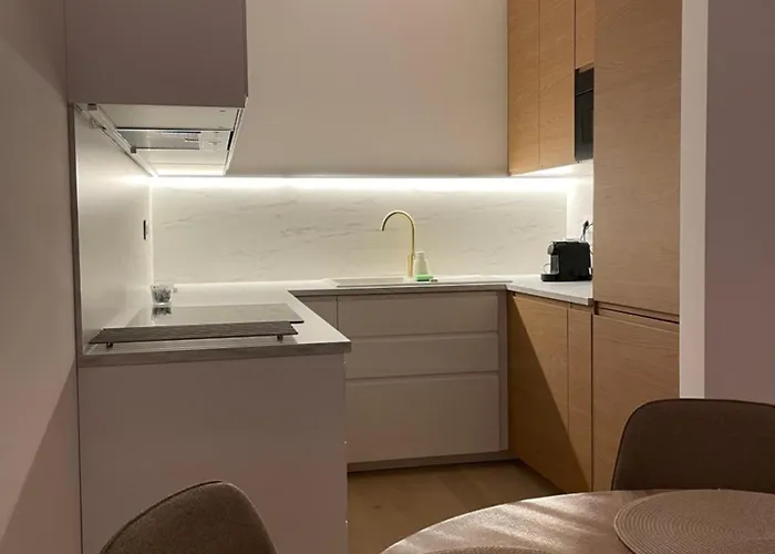 Eurovea Tower - Unikat Na Dunaji براتسيلافا